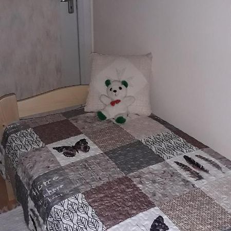 Annika Apartman Eger Buitenkant foto