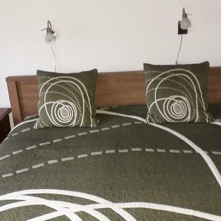 Annika Apartman Eger Buitenkant foto