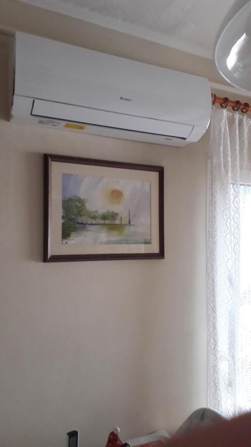 Annika Apartman Eger Buitenkant foto