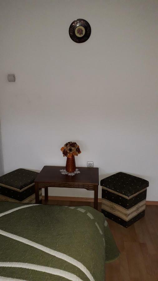 Annika Apartman Eger Buitenkant foto