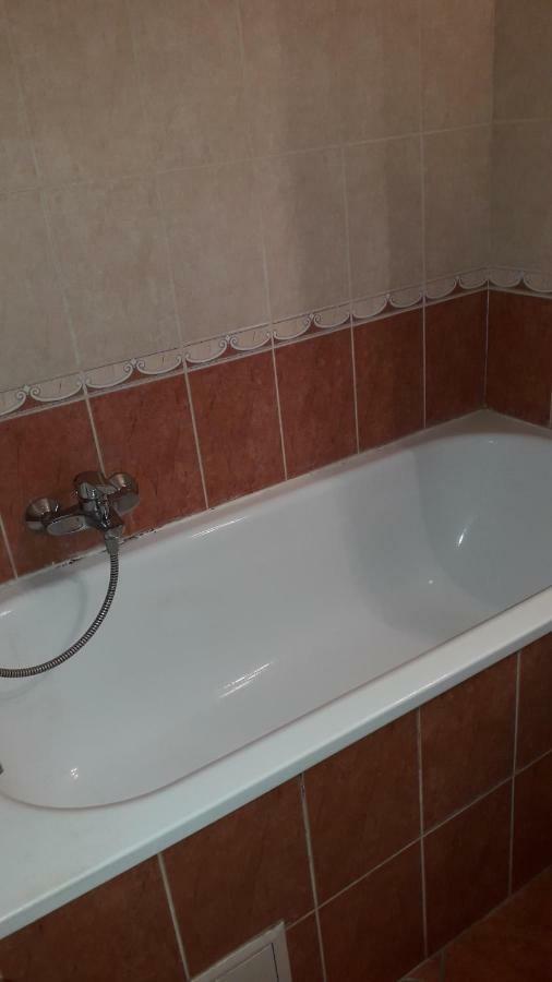 Annika Apartman Eger Buitenkant foto